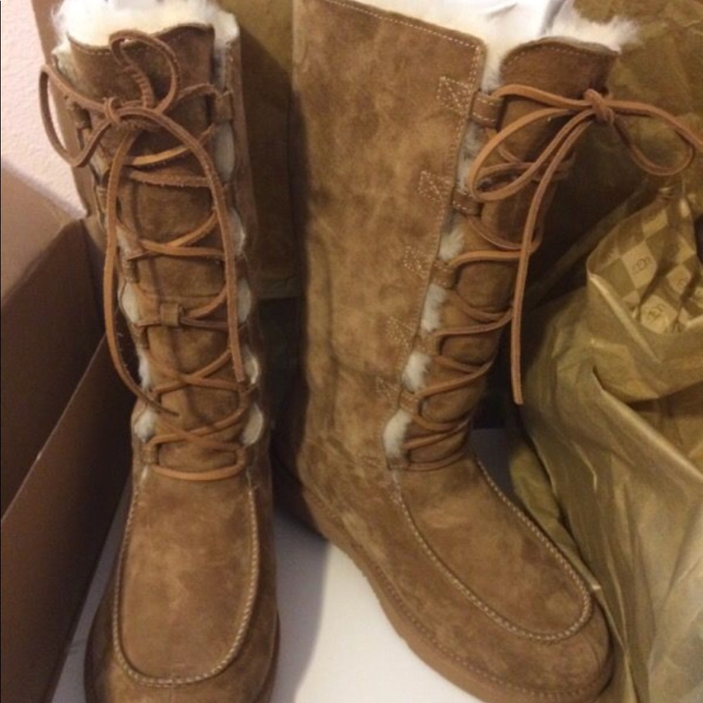 UGGS size 10, NIB